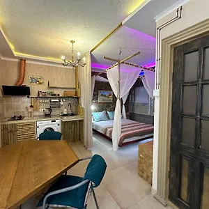 Center Side Hut Тбилиси